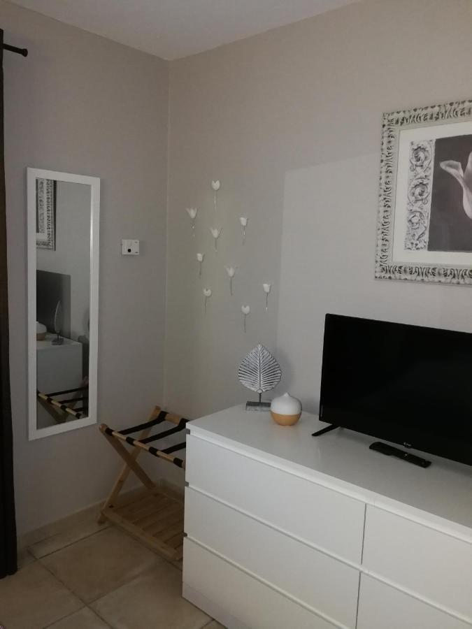 Au Doux Repos Bed & Breakfast Lucbardez-et-Bargues Екстериор снимка