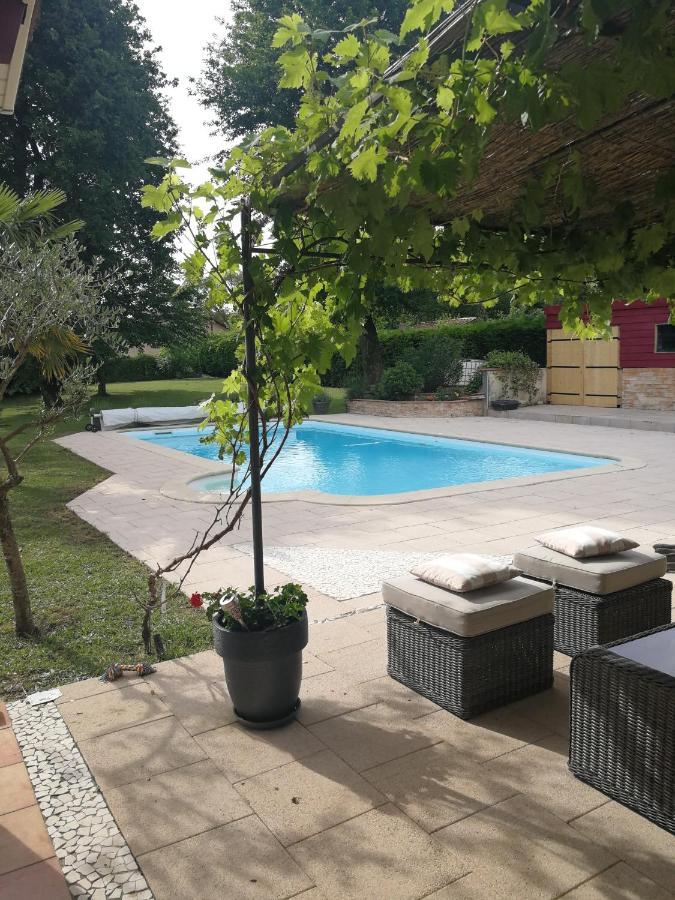 Au Doux Repos Bed & Breakfast Lucbardez-et-Bargues Екстериор снимка